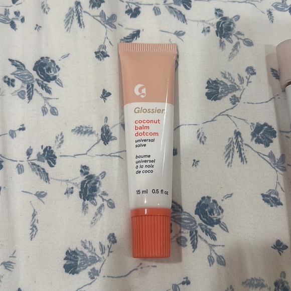 GLOSSIER BUNDLE - Picture 4 of 7